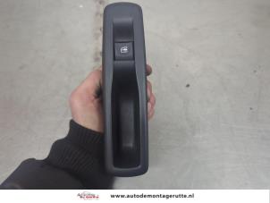 O195160 Gebruikte schakelaar elektrisch raam Renault Scenic