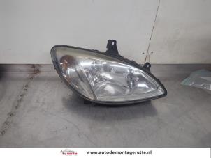 O195270 Gebruikte rechter koplamp Mercedes Vito