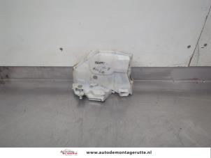 O195350 Gebruikte slotmechaniek portier 4deurs links-voor Suzuki Swift