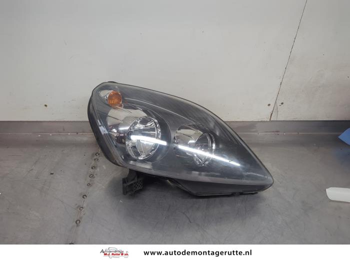 Gebruikte Koplamp rechts Opel Zafira O195362