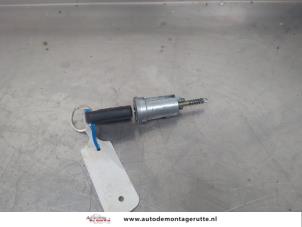 O195428 Gebruikte kontaktslot+sleutel Opel Corsa