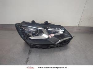 Gebruikte Koplamp rechts Volkswagen Sharan (7N) 2.0 TDI 16V Prijs € 450,00 Margeregeling aangeboden door Autodemontage M.J. Rutte B.V.