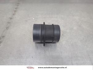 Gebruikte Luchthoeveelheidsmeter Volkswagen Sharan (7N) 2.0 TDI 16V Prijs € 35,00 Margeregeling aangeboden door Autodemontage M.J. Rutte B.V.