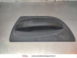O195672 Gebruikte portiergreep 4deurs links-achter Smart Forfour