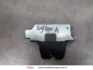 O195709 Gebruikte slotmechaniek achterklep Citroen DS3