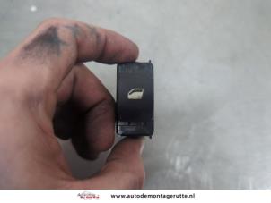 O195762 Gebruikte ruit schakelaar elektrisch Peugeot 207