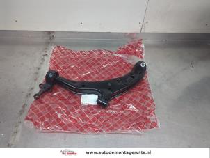 O195773 Gebruikte draagarm onder links-voor Nissan Almera