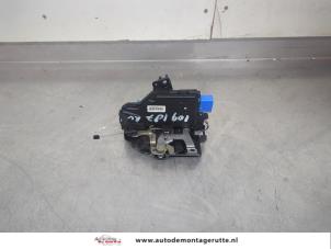 O195782 Gebruikte deurslot mechaniek 4deurs rechts-voor Volkswagen Golf