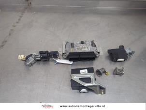 Gebruikte Kontaktslot + computer Peugeot 107 1.0 12V Prijs € 150,00 Margeregeling aangeboden door Autodemontage M.J. Rutte B.V.