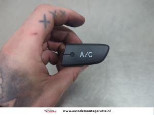 O195896 Gebruikte airco schakelaar Citroen C1