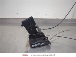 O195942 Gebruikte portierslot mechaniek 4deurs links-voor Mazda 6