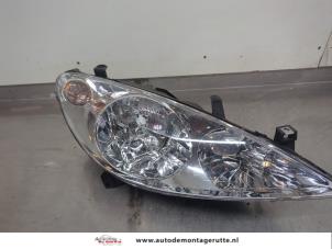 O195965 Gebruikte rechter koplamp Peugeot 307