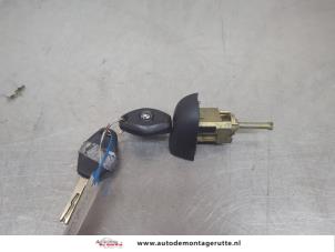 O195993 Gebruikte portierslot cilinder links BMW 3-Serie