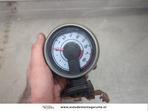 O196004 Gebruikte toerenteller Toyota Aygo