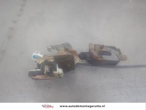 O196055 Gebruikte slotmechaniek portier 4deurs links-achter Hyundai Atos