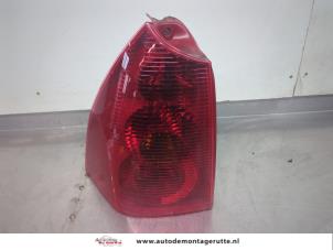 O196083 Gebruikte achterlicht links Peugeot 307