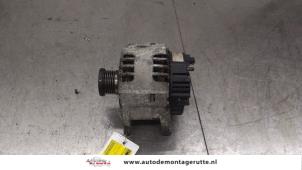 Gebruikte Dynamo Opel Vivaro 1.9 DI Prijs op aanvraag aangeboden door Autodemontage M.J. Rutte B.V.