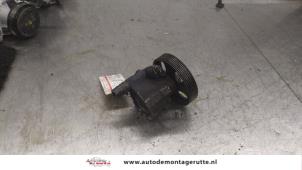 Gebruikte Pomp Servo Opel Vivaro 1.9 DI Prijs op aanvraag aangeboden door Autodemontage M.J. Rutte B.V.