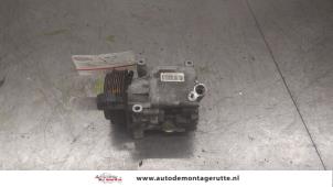 O196168 Gebruikte pomp airco Ford KA