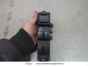 O196313 Gebruikte schakelblok ruiten Mazda 5