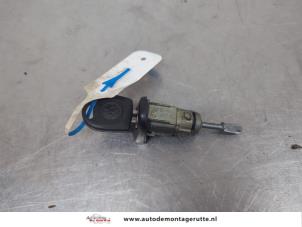 Gebruikte Deurslot Cilinder links Volkswagen Fox (5Z) 1.2 Prijs op aanvraag aangeboden door Autodemontage M.J. Rutte B.V.