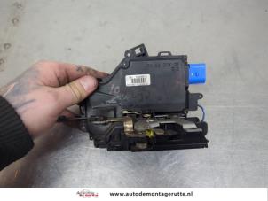 O196372 Gebruikte deurslot mechaniek 4deurs rechts-achter Volkswagen Golf Plus