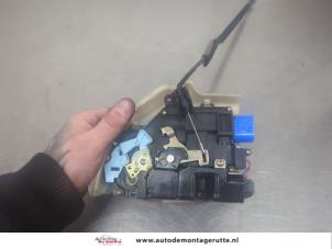 O196403 Gebruikte slotmechaniek portier 4deurs links-voor Volkswagen Golf Plus