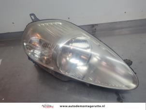 O196450 Gebruikte rechter koplamp Fiat Punto Grande