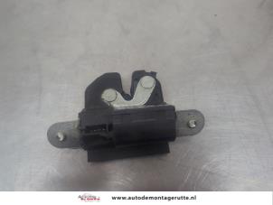 O196458 Gebruikte achterklep slotmechaniek Fiat Punto Grande