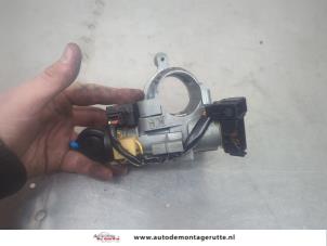 O196475 Gebruikte kontaktslot+sleutel Smart Forfour