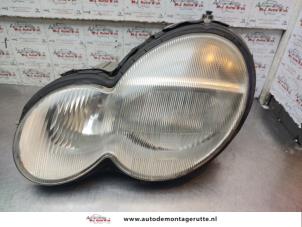 O196575 Gebruikte koplamp links Mercedes C-Klasse