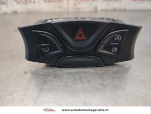 O196626 Gebruikte schakelaar paniekverlichting Ford KA