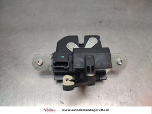 O196629 Gebruikte slotmechaniek achterklep Ford KA