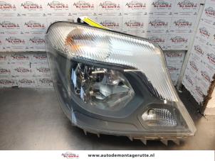 Gebruikte Rechter Koplamp Mercedes Sprinter 3,5t (906.63) 316 CDI 16V Prijs op aanvraag aangeboden door Autodemontage M.J. Rutte B.V.
