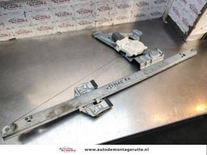 O196663 Gebruikte raammechaniek 4deurs rechts-voor Mercedes Sprinter