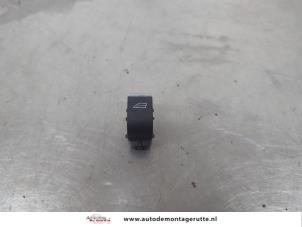 O196672 Gebruikte schakelaar elektrisch raam Ford B-Max