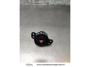 O196708 Gebruikte schakelaar paniekverlichting Citroen C1