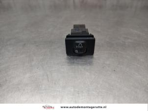 Gebruikte Schakelaar Koplamp Ihv Citroen C1 1.0 Vti 68 12V Prijs op aanvraag aangeboden door Autodemontage M.J. Rutte B.V.