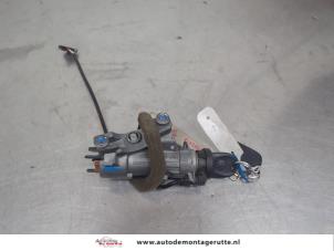 Gebruikte Sleutel + Contactslot Seat Alhambra (7V8/9) 2.0 Prijs op aanvraag aangeboden door Autodemontage M.J. Rutte B.V.