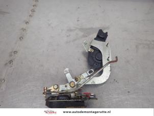 O196755 Gebruikte portierslot mechaniek 4deurs rechts-voor Suzuki Ignis