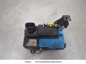 O196780 Gebruikte slotmechaniek portier 4deurs rechts-voor Volvo V70