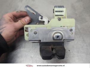 O196781 Gebruikte slotmechaniek achterklep Volvo V70