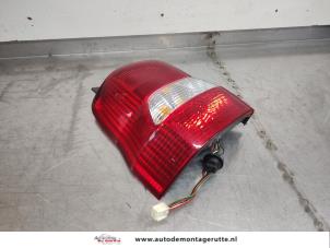 O196803 Gebruikte achterlicht links Mazda Demio