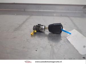 O196813 Gebruikte cilinderslot portier links Kia Picanto