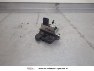 O196845 Gebruikte slotmechaniek achterklep Seat Altea