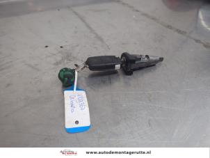 O196851 Gebruikte cilinderslot portier links Skoda Octavia