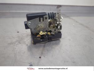 O196869 Gebruikte slotmechaniek portier 4deurs links-achter Dacia Sandero