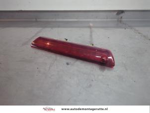 O196882 Gebruikte extra remlicht midden Peugeot 1007