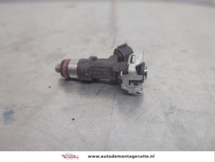 O196897 Gebruikte injector (benzine injectie) Peugeot 1007
