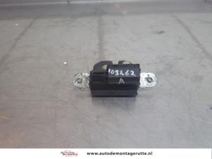 O196902 Gebruikte achterklep slotmechaniek Fiat Punto Grande